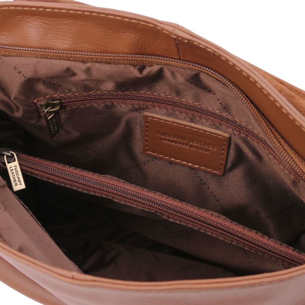 TL Bag - Pehmeä nahkainen olkalaukku tupsuyksityiskohdalla - TL141110