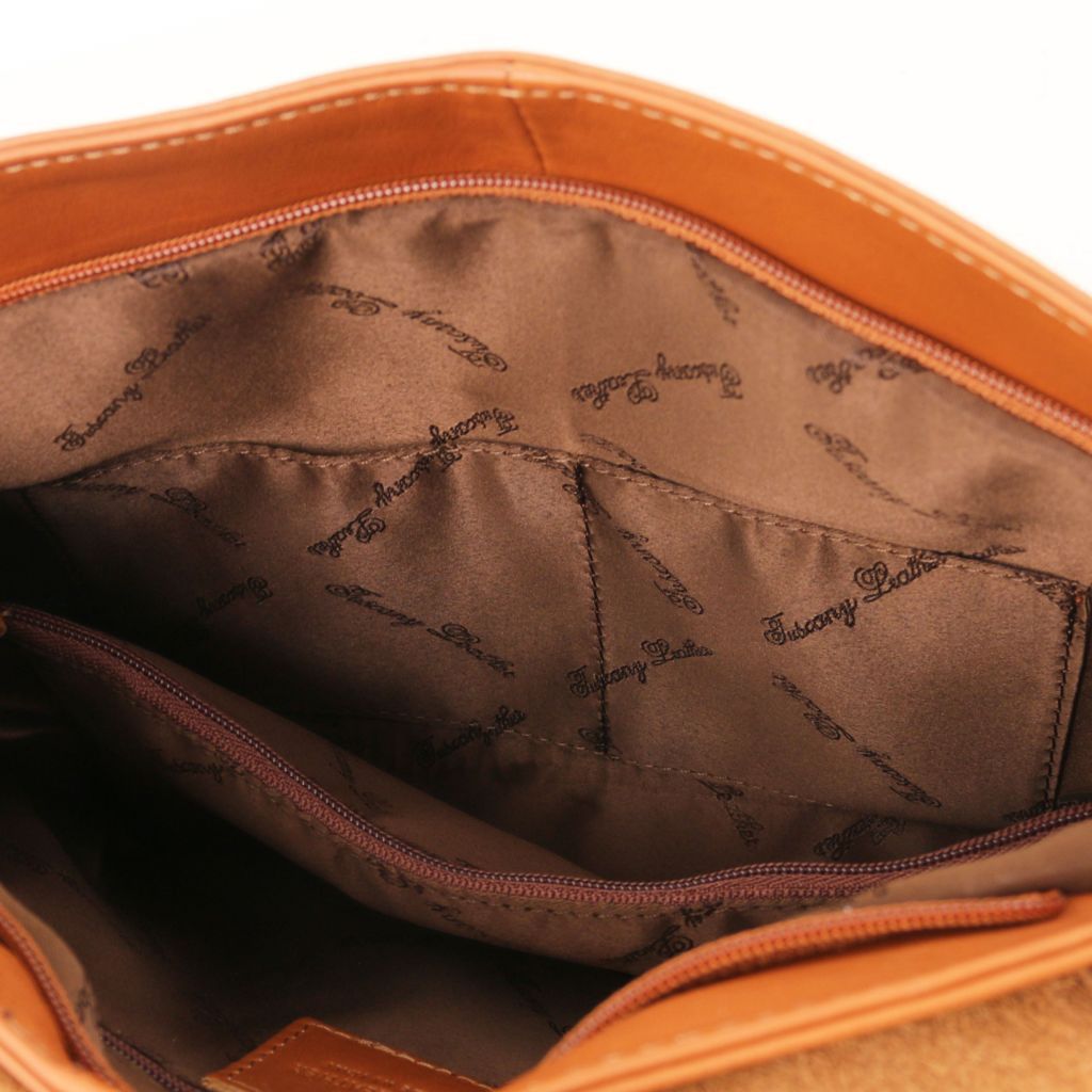 TL Bag - Pehmeä nahkainen olkalaukku tupsuyksityiskohdalla - TL141110