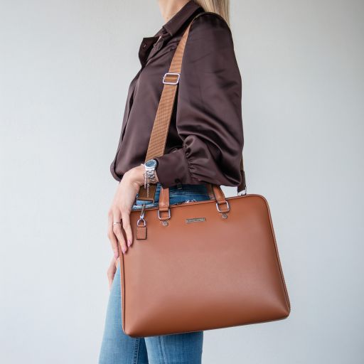 verona-saffiano-leather-business-bag-tl142547 - Konjakki - kuva 9